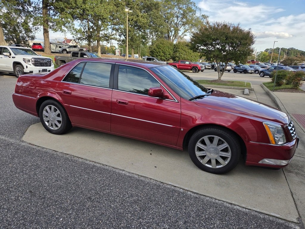 2007 Cadillac DTS Luxury II photo 2