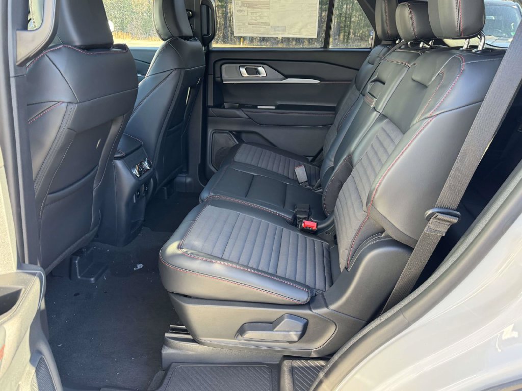 2026 Ford Explorer ST-Line - Photo 17