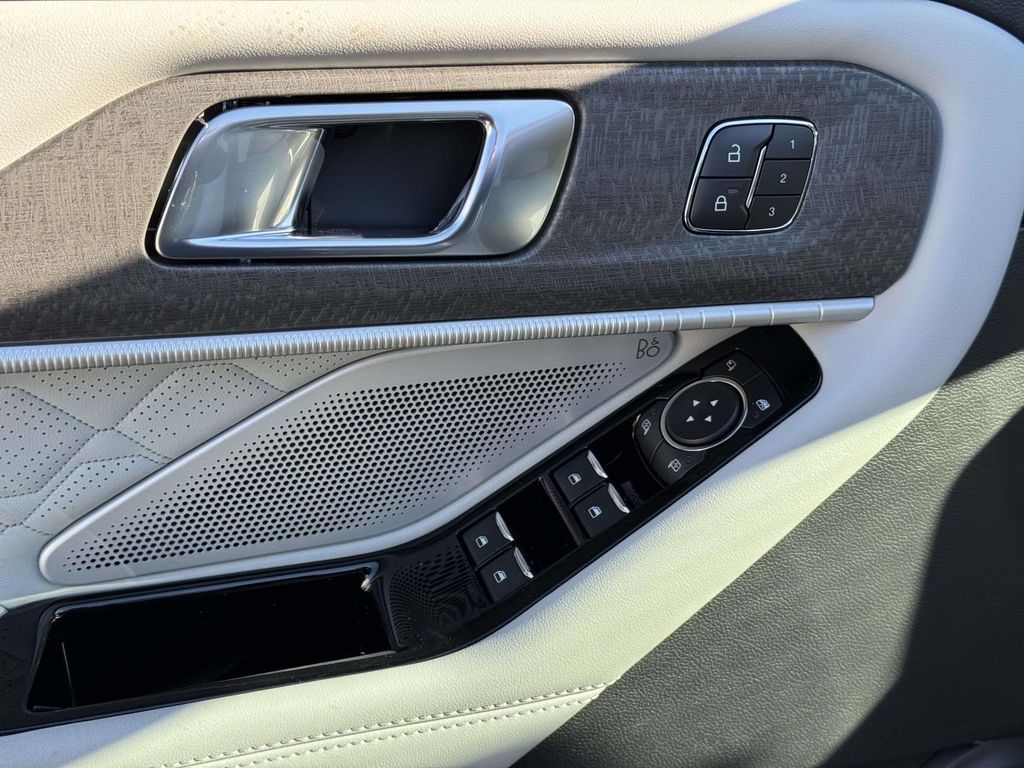 2026 Ford Explorer Platinum - Photo 17