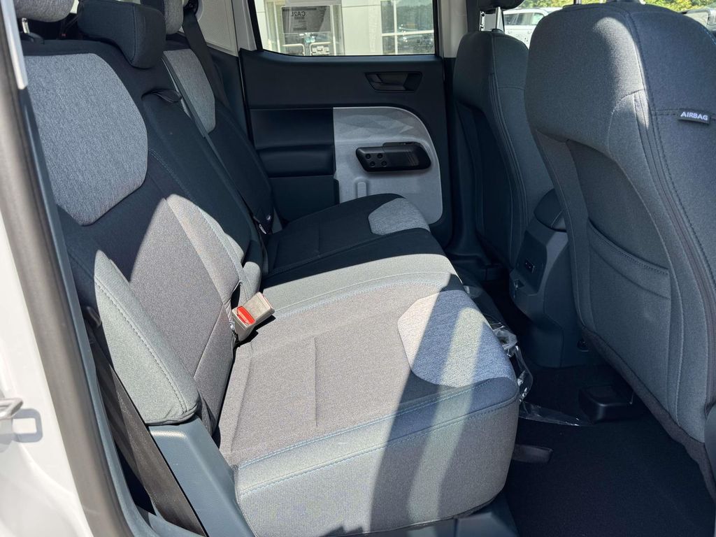 2025 Ford Maverick XLT - Photo 13