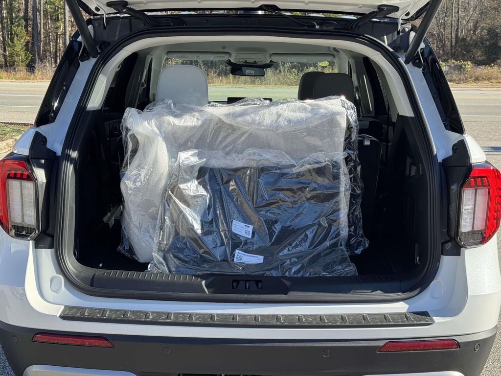 2026 Ford Explorer Platinum - Photo 14