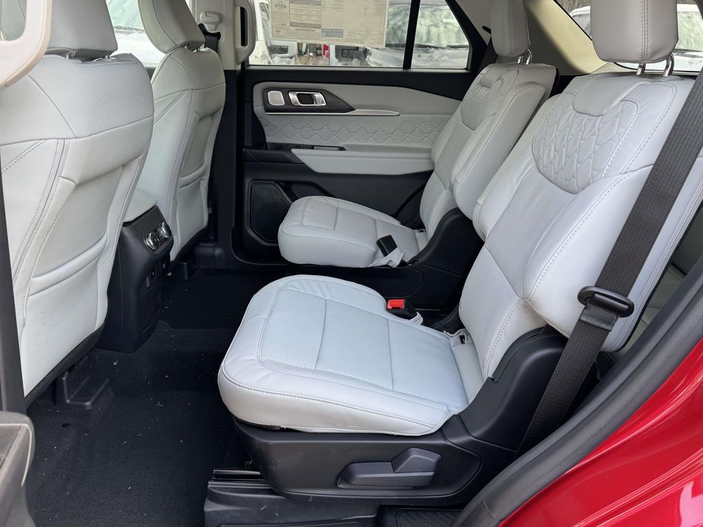 2026 Ford Explorer Platinum - Photo 16