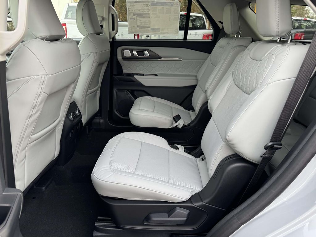 2026 Ford Explorer Platinum - Photo 16