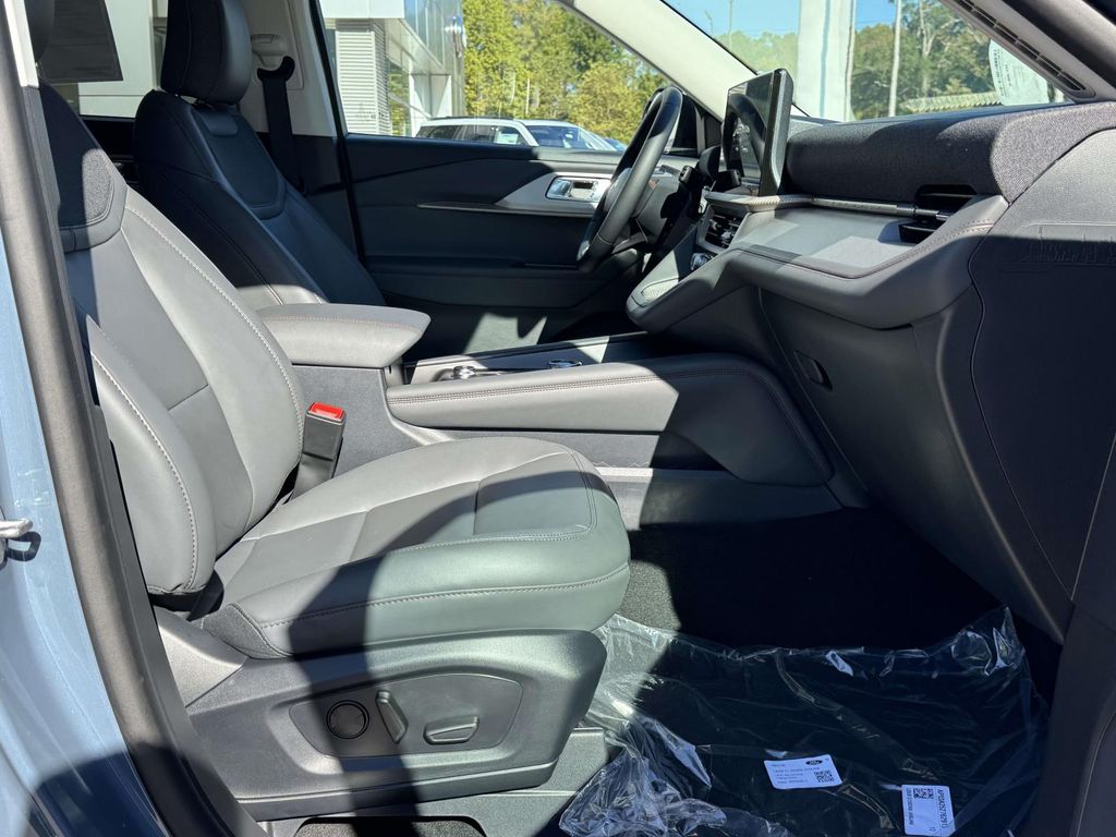 2026 Ford Explorer Active - Photo 12