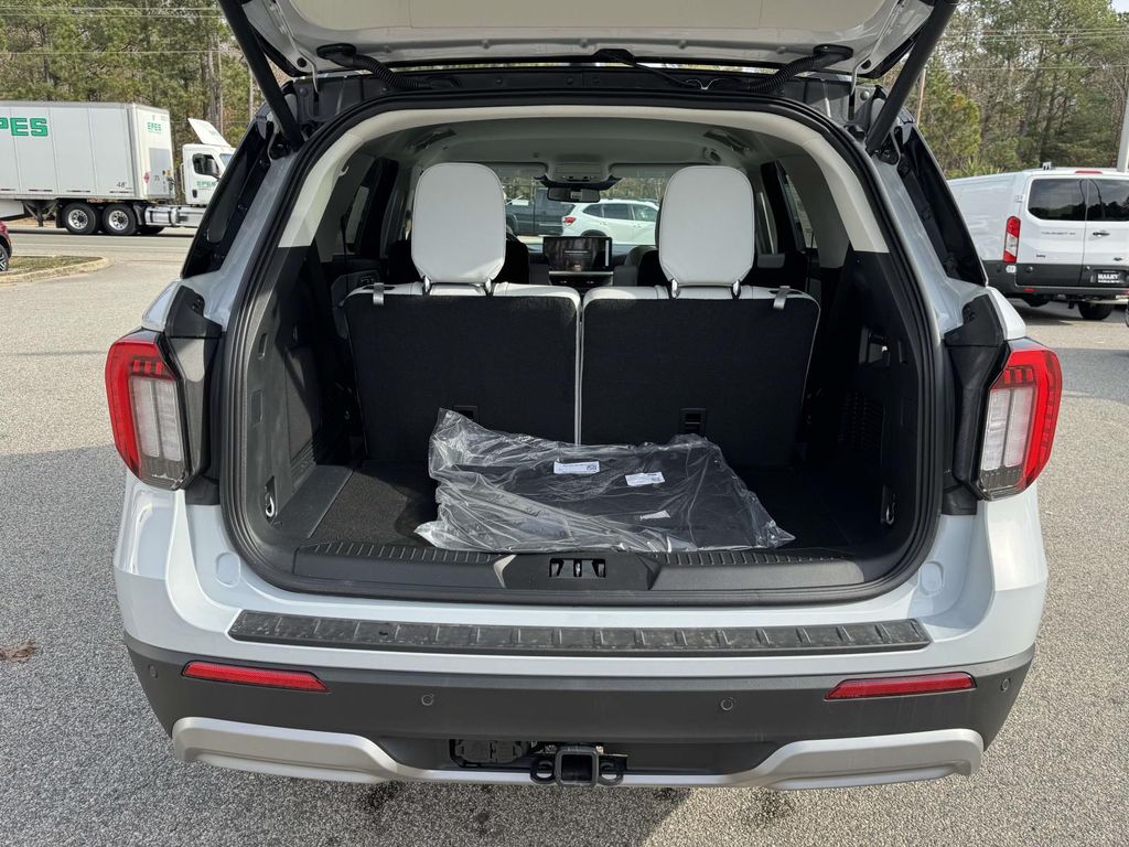 2026 Ford Explorer Platinum - Photo 14