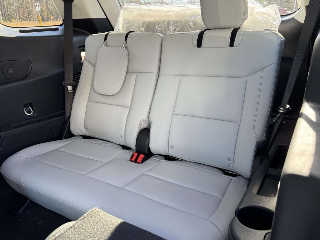 2026 Ford Explorer Platinum - Photo 15