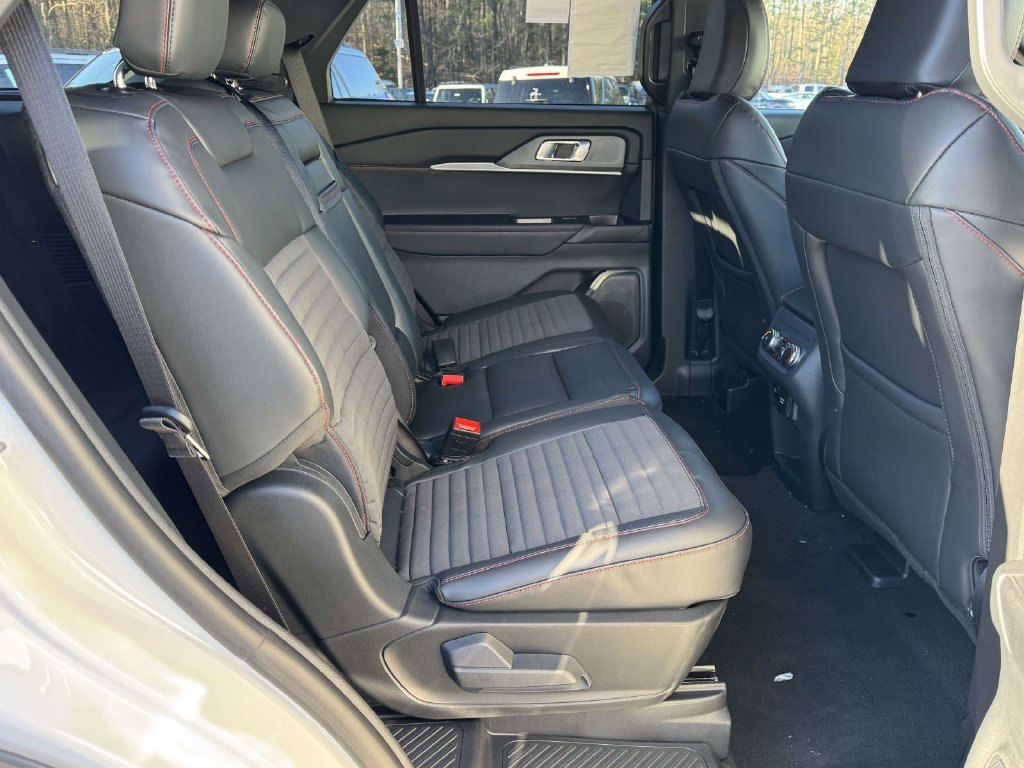 2026 Ford Explorer ST-Line - Photo 14