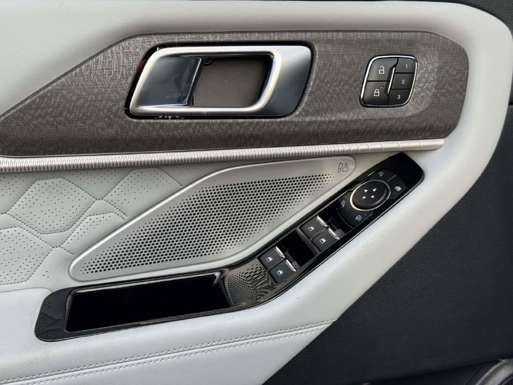 2026 Ford Explorer Platinum - Photo 17