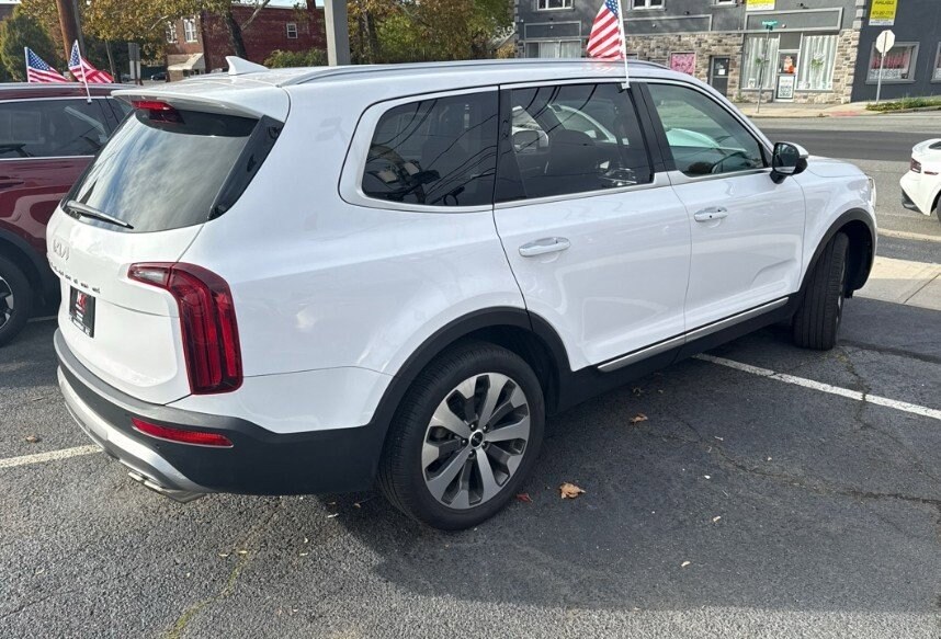 2022 Kia Telluride S photo 2