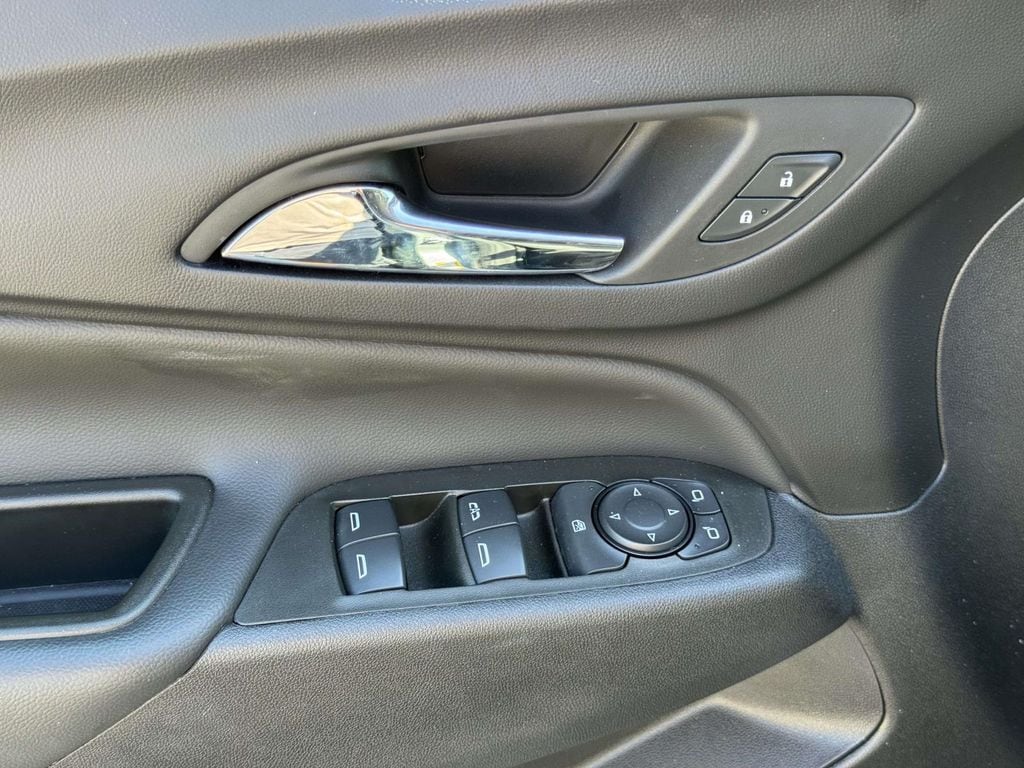 2024 Chevrolet Equinox LT - Photo 18
