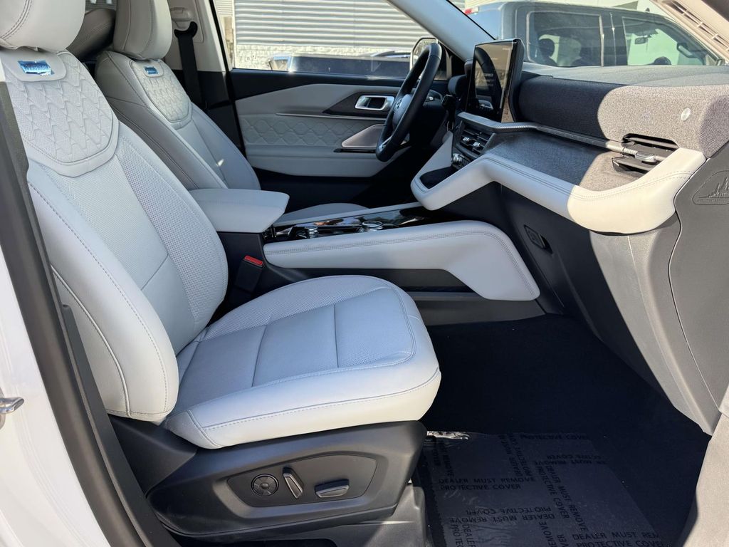 2026 Ford Explorer Platinum - Photo 12