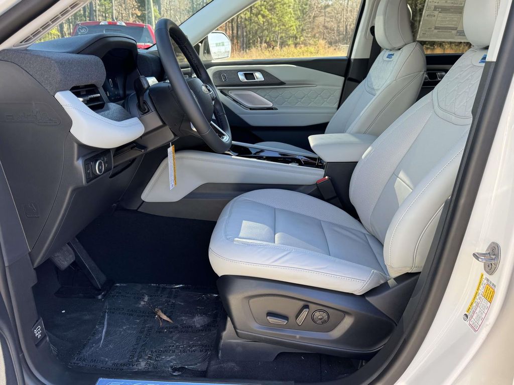 2026 Ford Explorer Platinum - Photo 19