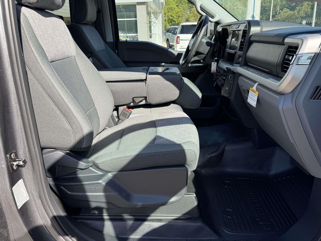 2026 Ford F-350 Super Duty XLT - Photo 14