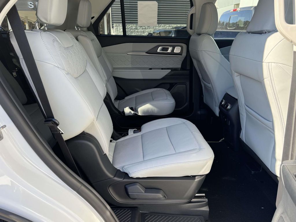2026 Ford Explorer Platinum - Photo 13