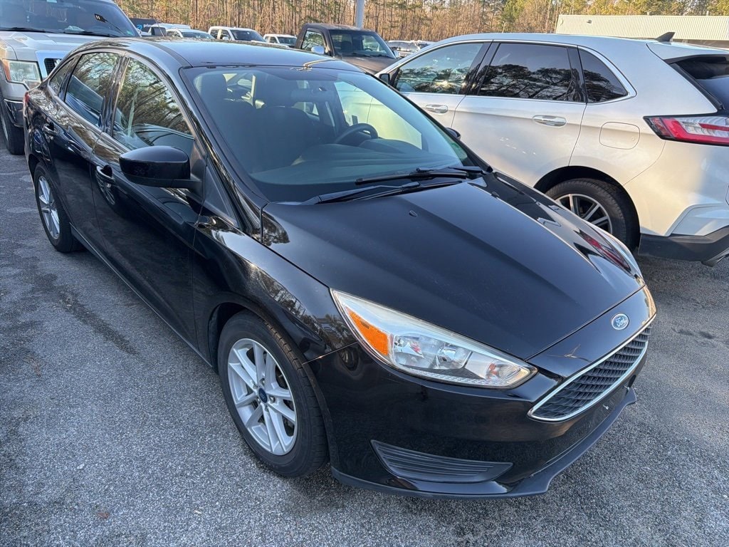 2018 Ford Focus SE's photo