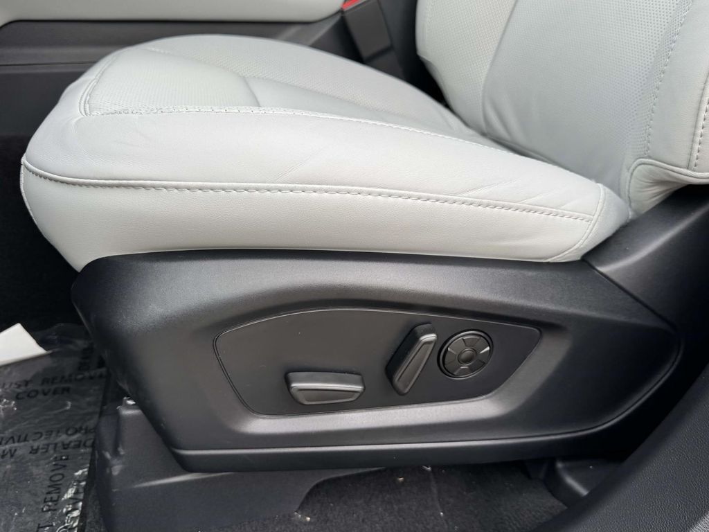 2026 Ford Explorer Platinum - Photo 18