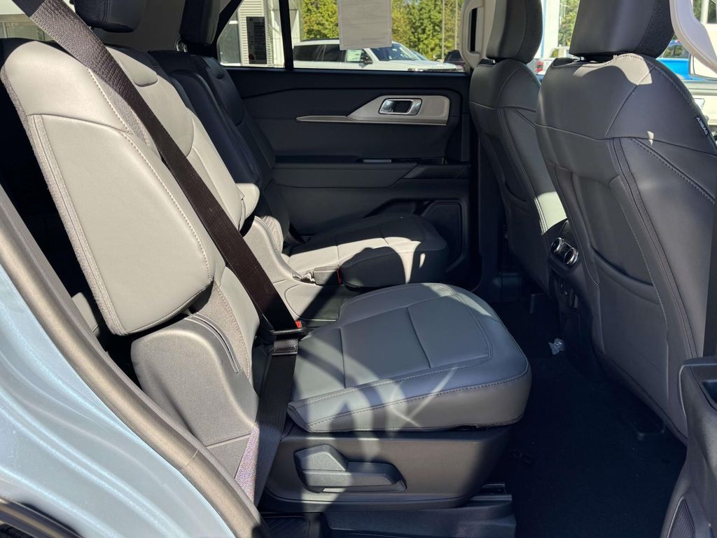 2026 Ford Explorer Active - Photo 13