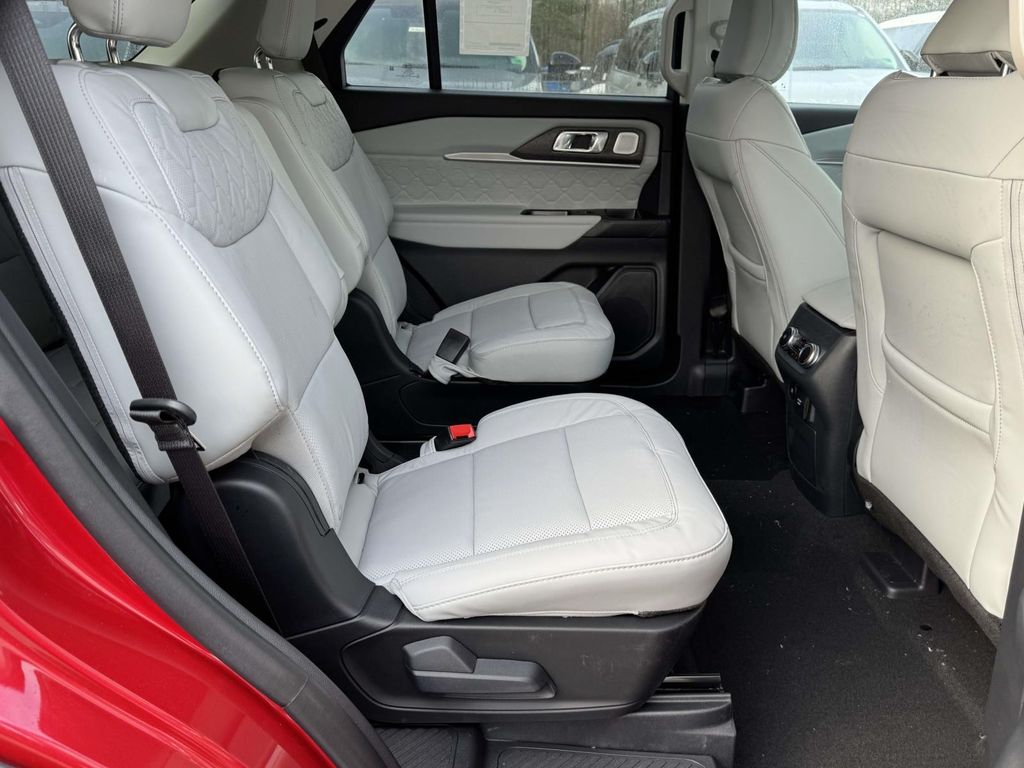 2026 Ford Explorer Platinum - Photo 13