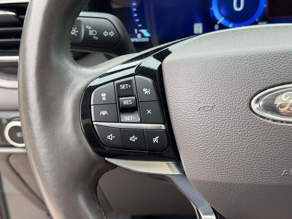 2023 Ford Explorer Platinum - Photo 10