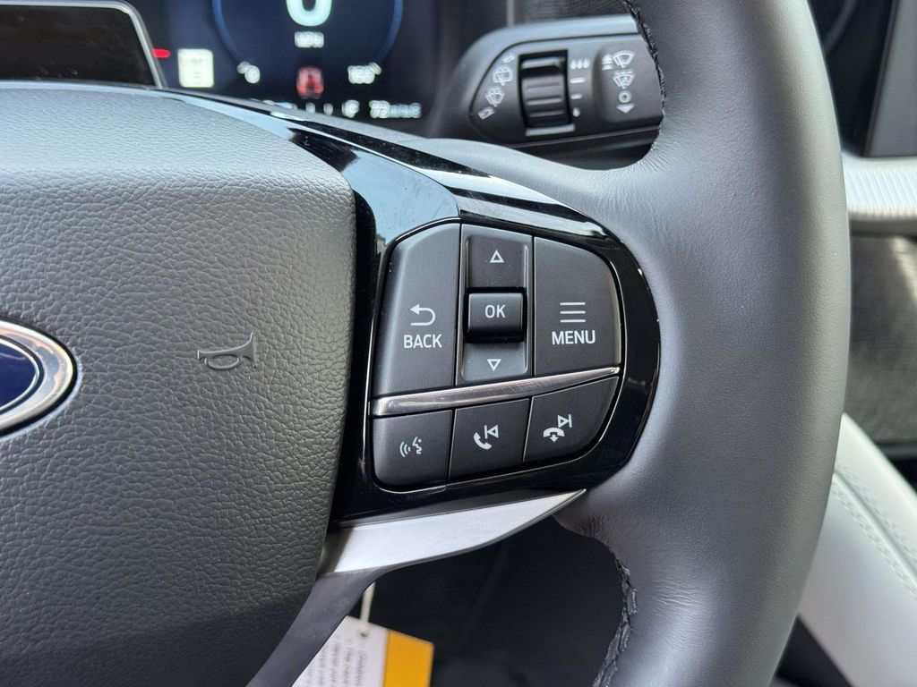 2026 Ford Explorer Platinum - Photo 10