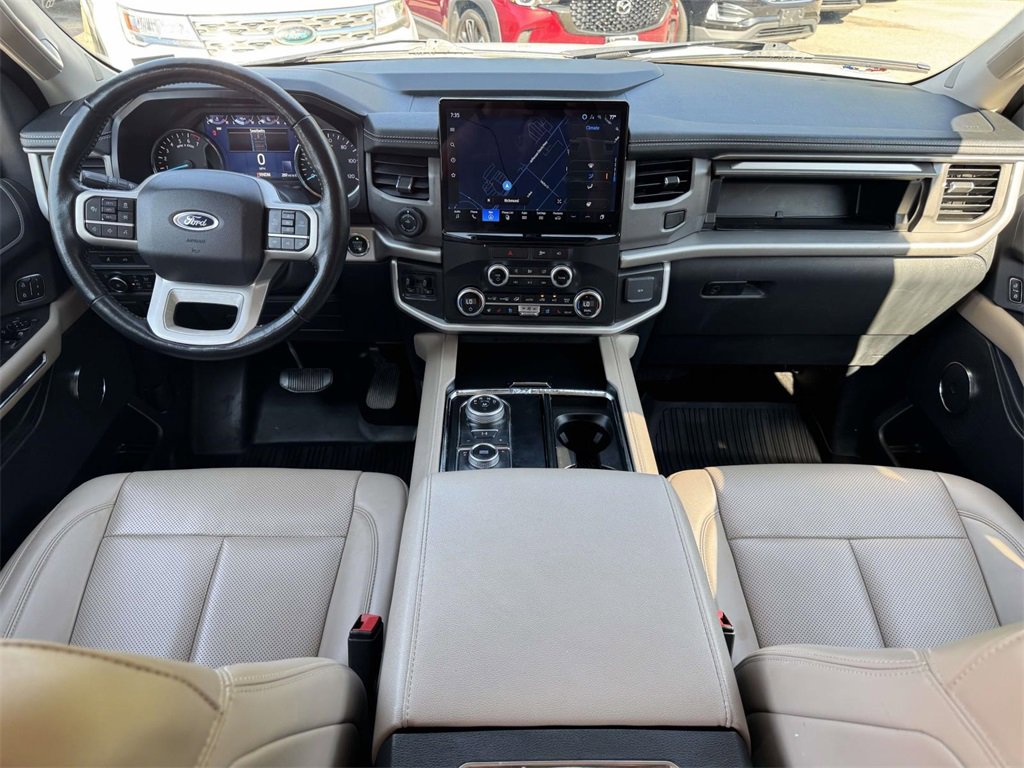 2022 Ford Expedition MAX XLT photo 2