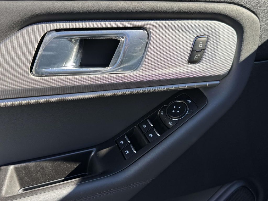 2026 Ford Explorer Active - Photo 17