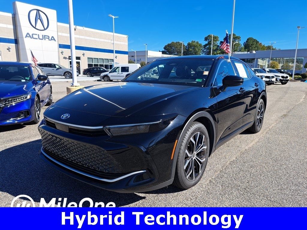 2023 Toyota Crown XLE's photo