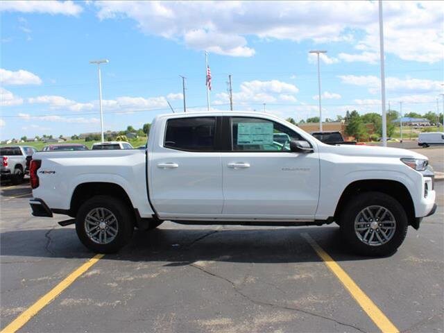 2024 Chevrolet Colorado LT photo 4