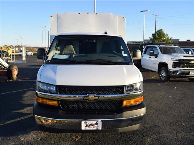 2025 Chevrolet Express 3500 Cutaway Van photo 2
