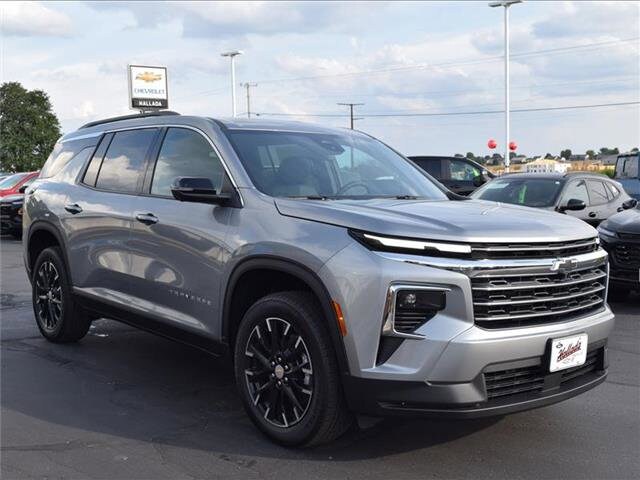 2025 Chevrolet Traverse photo 2