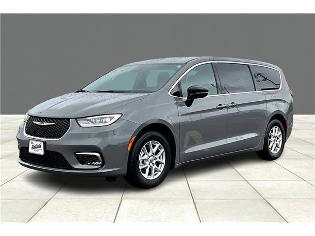 2025 Chrysler Pacifica Select's photo
