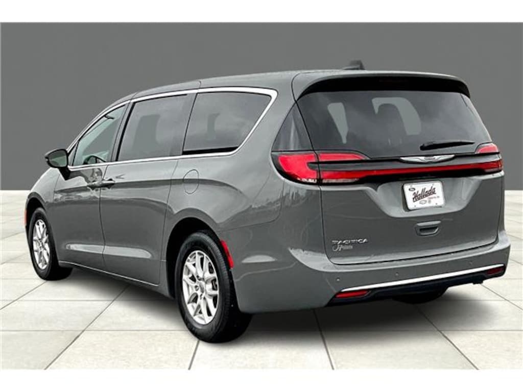 Used 2025 Chrysler Pacifica Select Van Passenger Van