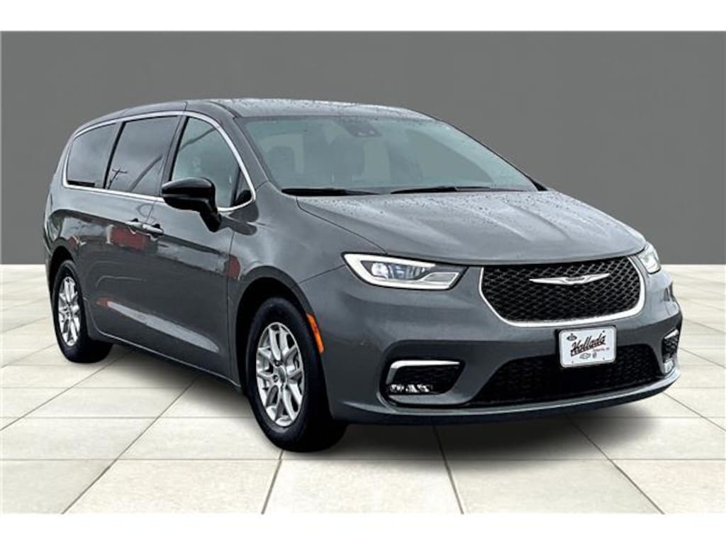 Used 2025 Chrysler Pacifica Select Van Passenger Van