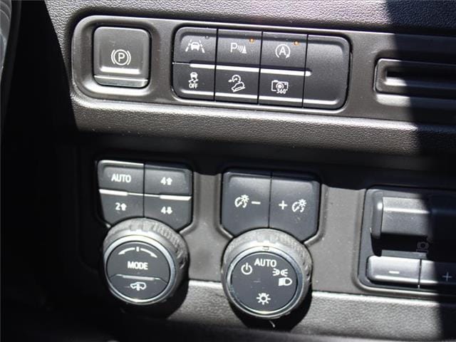 2023 Chevrolet Suburban Z71 - Photo 13