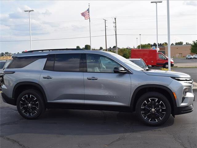 2025 Chevrolet Traverse photo 3