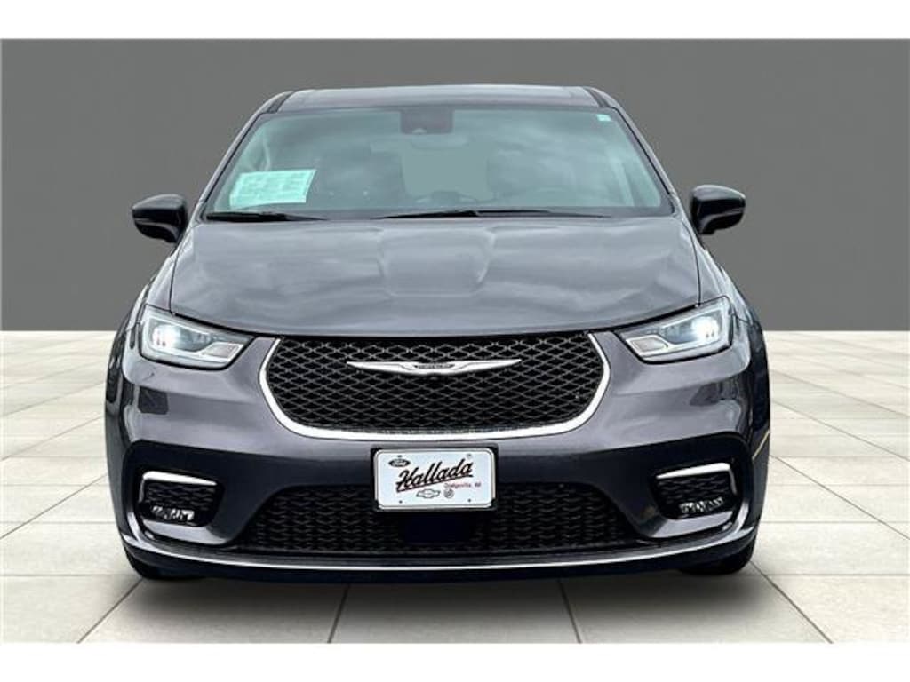 Used 2023 Chrysler Pacifica Touring L Van Passenger Van