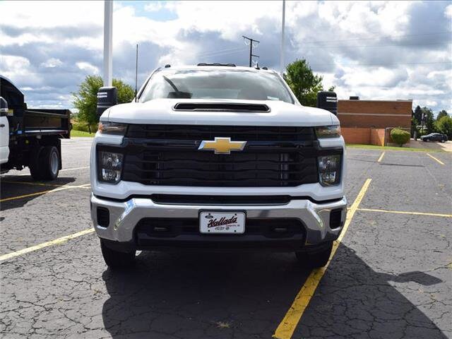 2025 Chevrolet Silverado 3500HD Work Truck photo 2