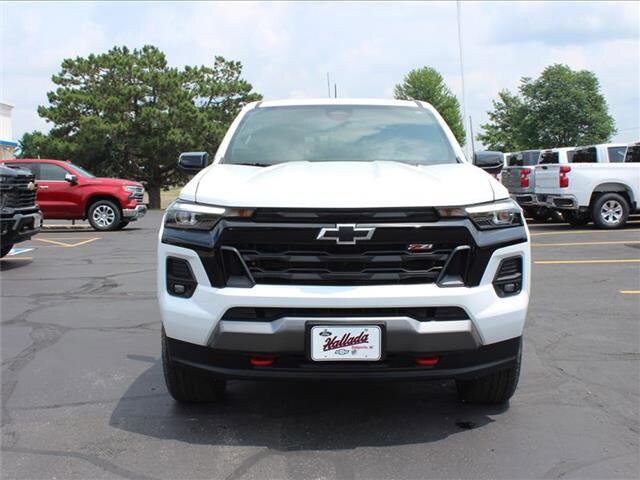 2025 Chevrolet Colorado Z71 photo 2