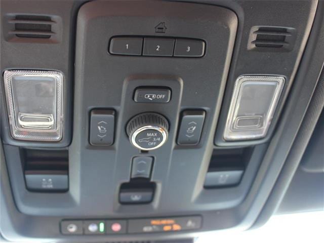 2023 Chevrolet Suburban Z71 - Photo 19
