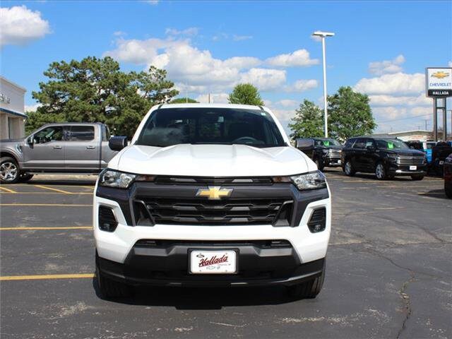 2024 Chevrolet Colorado LT photo 2