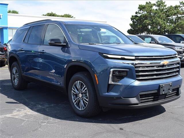 2026 Chevrolet Traverse photo 2
