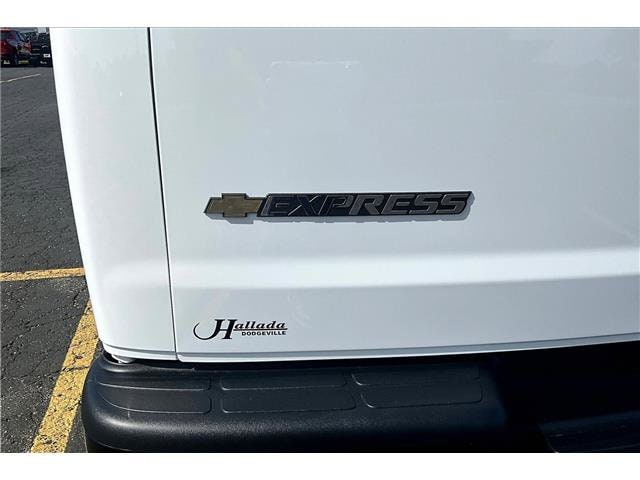 2026 Chevrolet Express Cargo Work Van - Photo 9