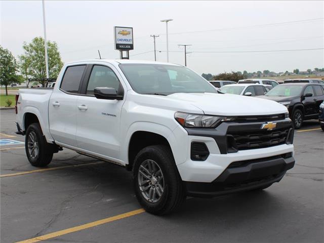 2023 Chevrolet Colorado LT photo 3