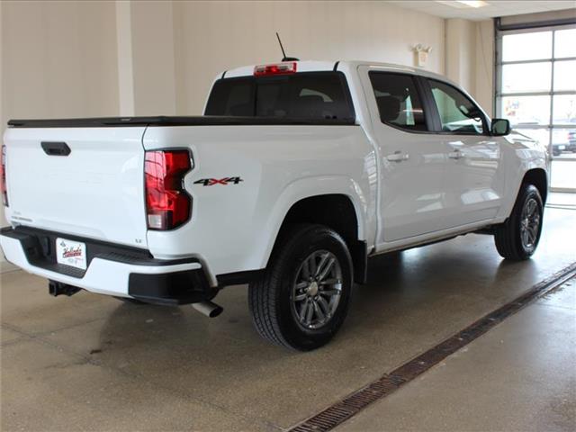 2023 Chevrolet Colorado LT photo 3