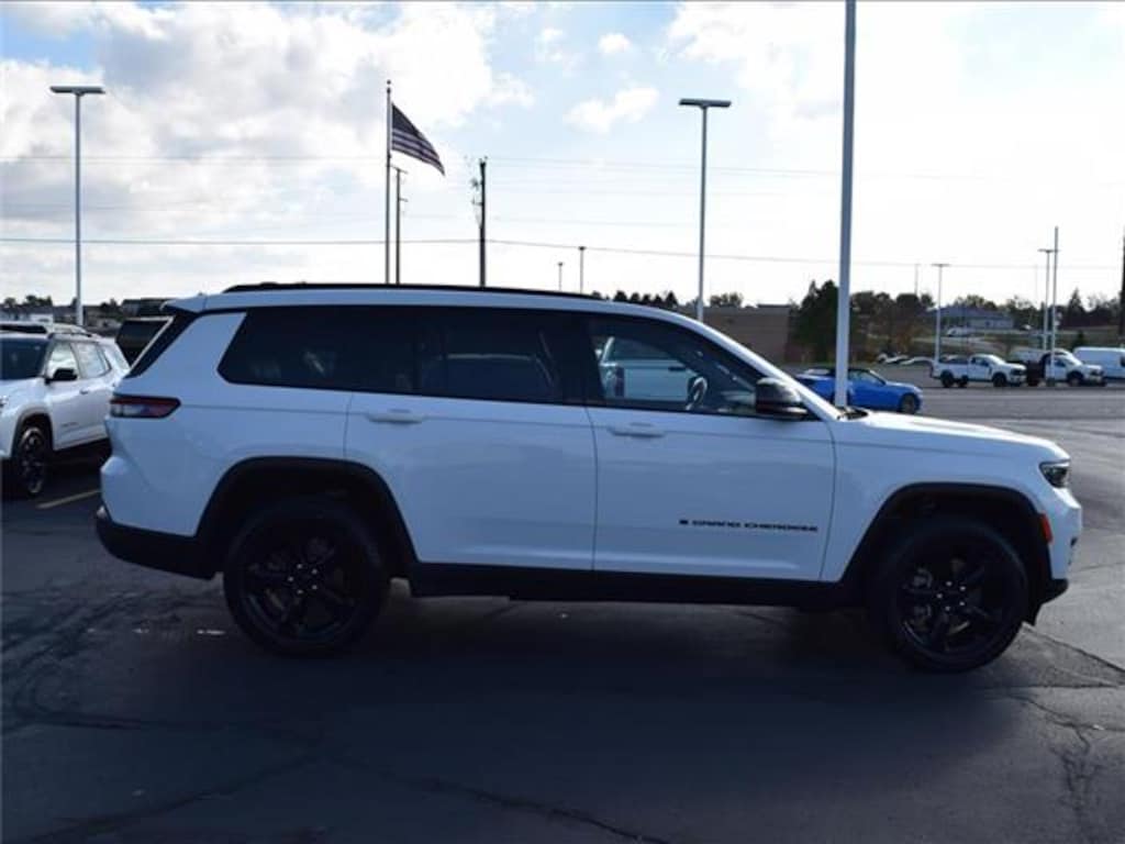 Used 2023 Jeep Grand Cherokee Altitude 4x4 SUV