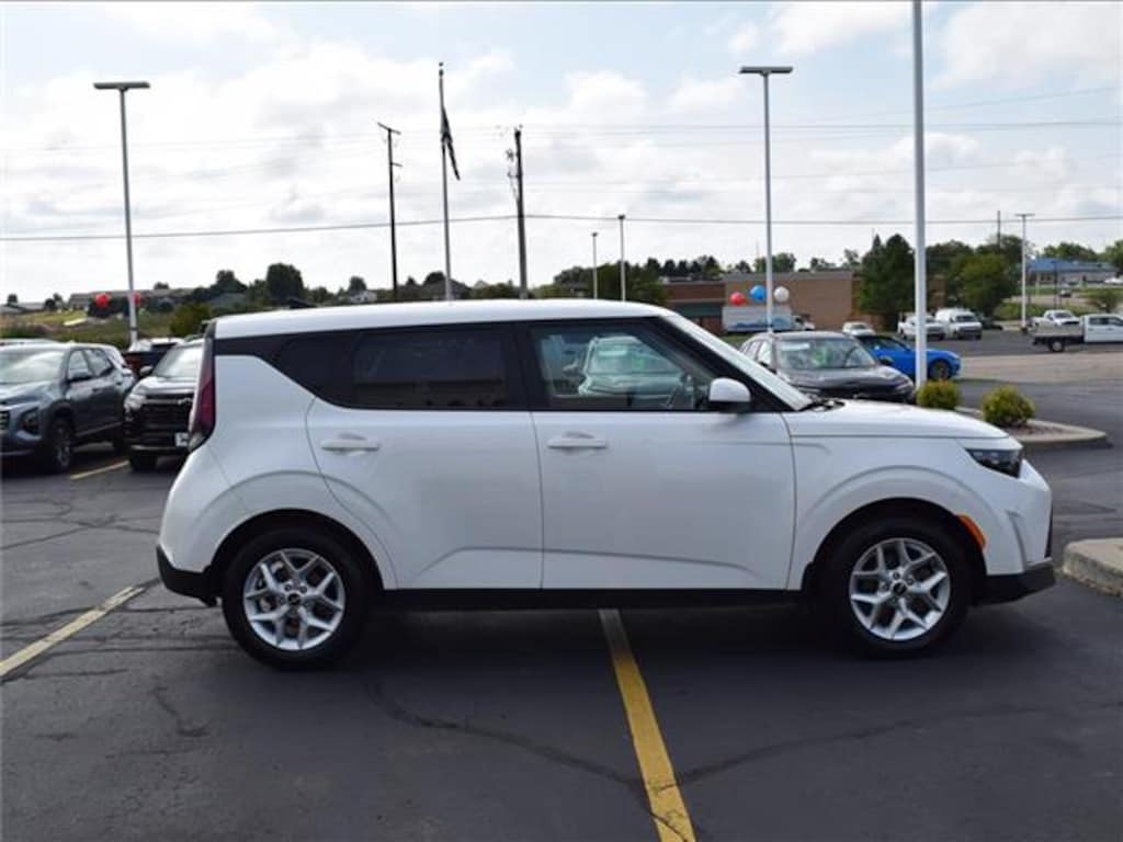 Used 2023 Kia Soul LX (IVT) Hatchback