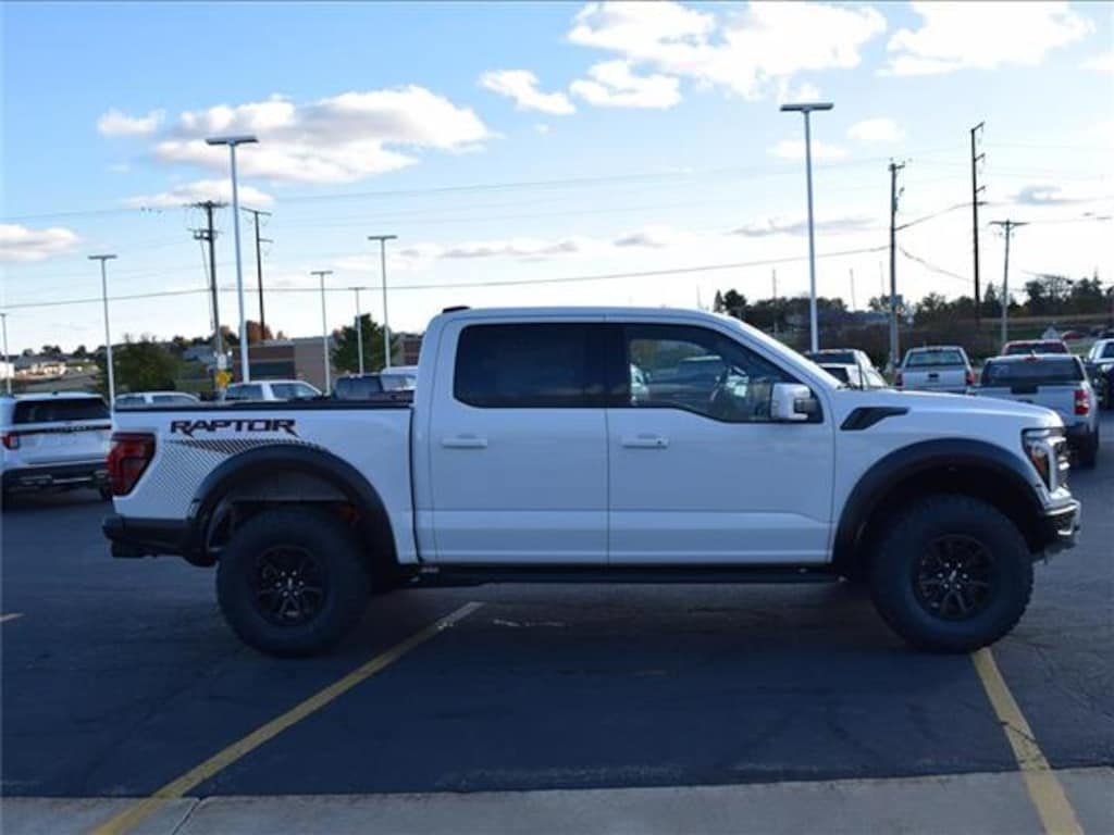New 2025 Ford F-150 Raptor 4x4 SuperCrew Cab 5.5 ft. box 145 in. WB Truck SuperCrew Cab
