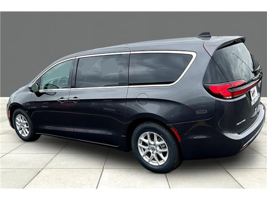 Used 2023 Chrysler Pacifica Touring L Front-Wheel Drive Passenger Van Passenger Van