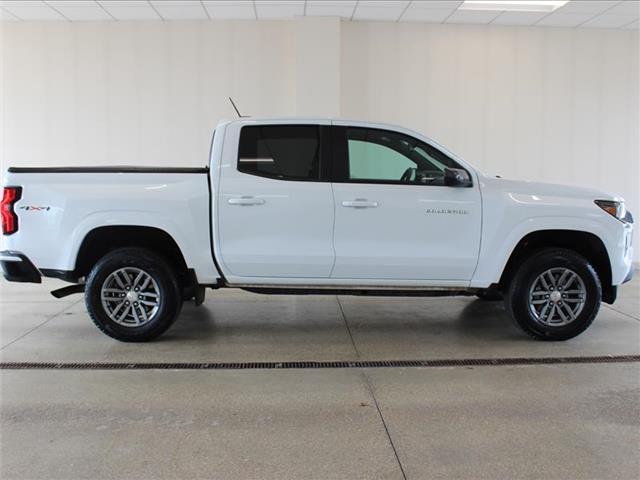 2023 Chevrolet Colorado LT photo 2