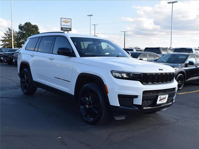 2023 Jeep Grand Cherokee Altitude photo 2